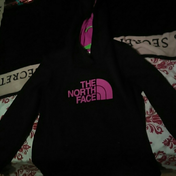 North Face pull over hoodie - Picture 1 of 3
