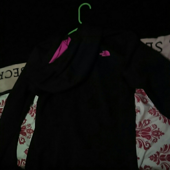 North Face pull over hoodie - Picture 2 of 3