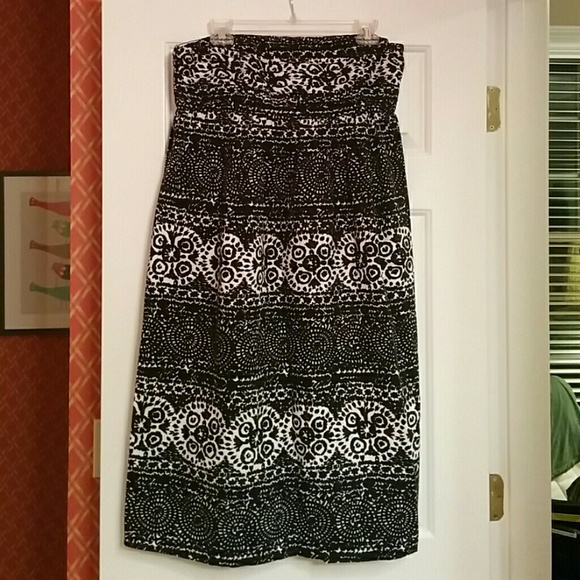 Black and white strapless dress