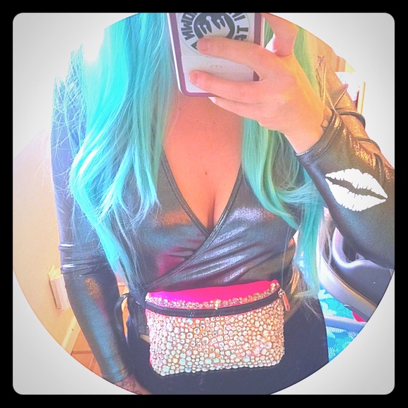 🦄✨ FINAL REDUCTION Pink Bedazzled Fanny✨🦄