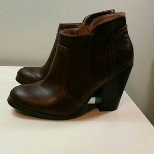 Never worn brown Merona ankle boots 7.5
