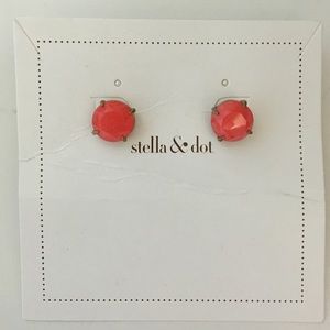 New never worn Stella and Dot studs