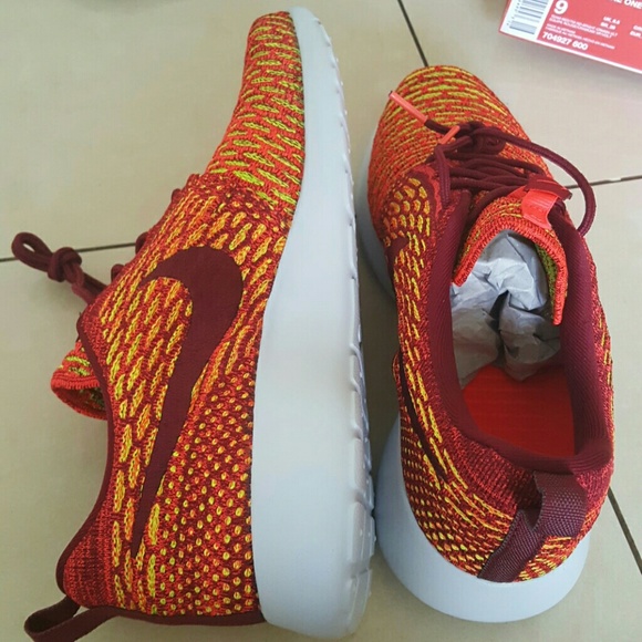 *sold* Womens Roshe one flyknit - Picture 2 of 4