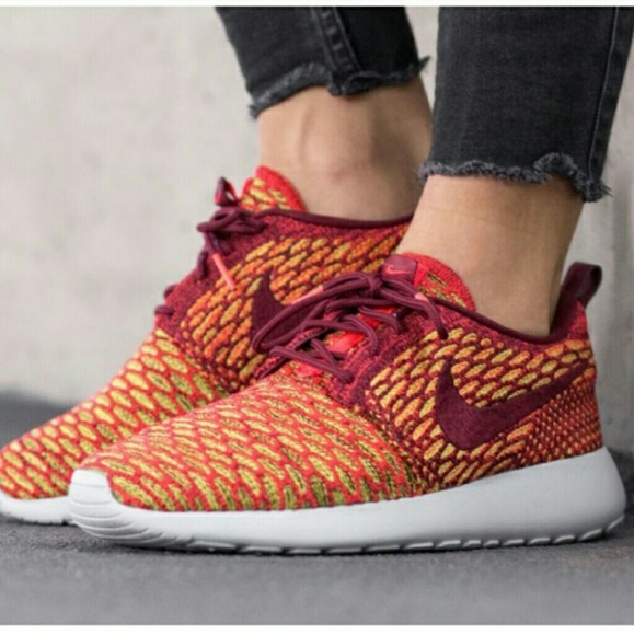 Nike Shoes - *sold* Womens Roshe one flyknit