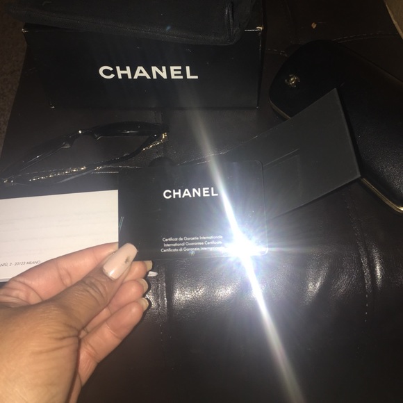 Authentic Chanel sunglasses only worn 2x - Picture 3 of 3