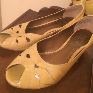 Peep toe yellow wedges