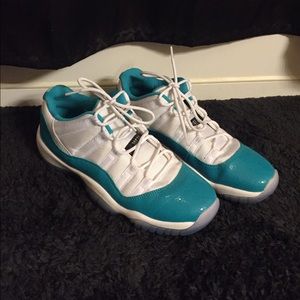 Air Jordan 11 Retro Low "Turbo Green" (Authentic).