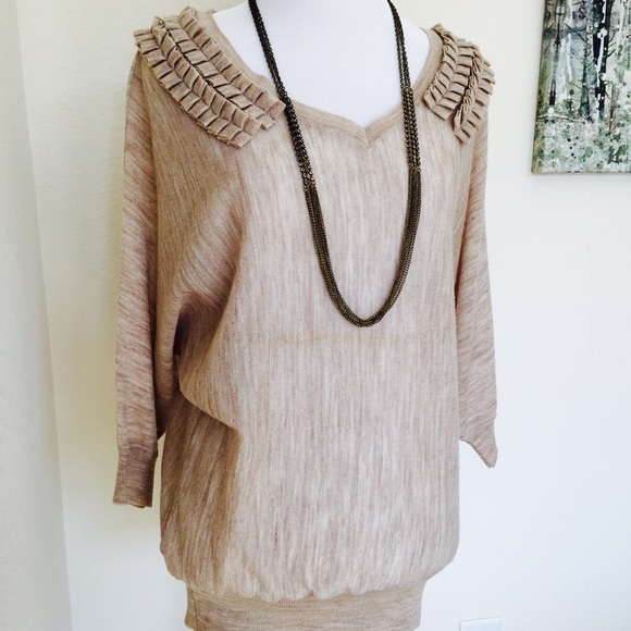 Woman's quarter sleeves light weight sweater
