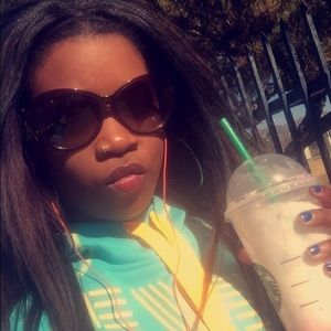 Meet your Posher, Johnetta