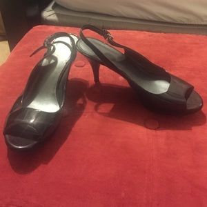 Nine West black patent leather peep toe slingbacks