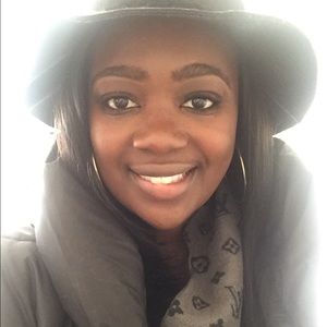 Meet your Posher, Rena