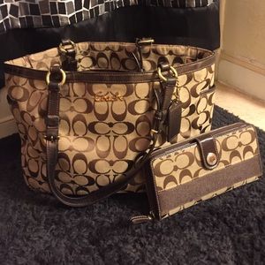 Coach hand bag with wallet