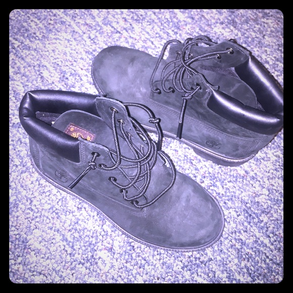 Black timberland boots