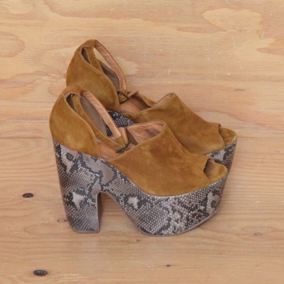 💥HP💥💙SALE💙 Jeffrey Campbell Snakeskin Platform