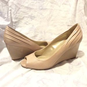 Nude Bandolino peep toe wedges 7.5