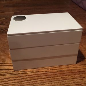 Umbra jewelry box