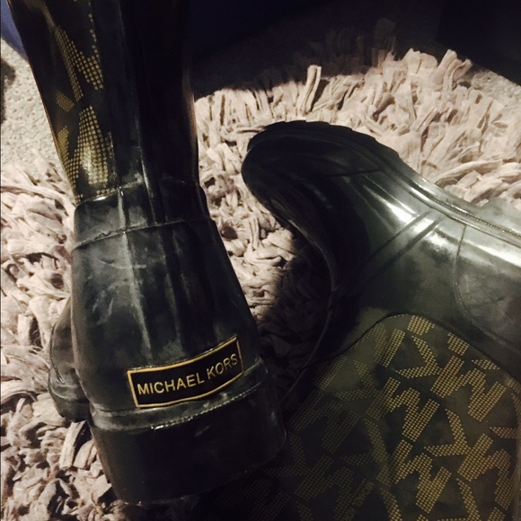 Michael kors rain boot - Picture 3 of 5
