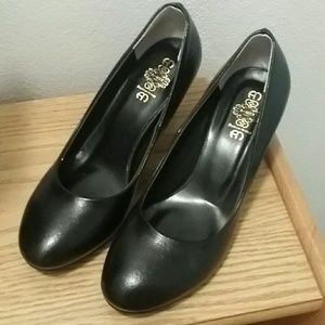 Like-new genuine leather black heels