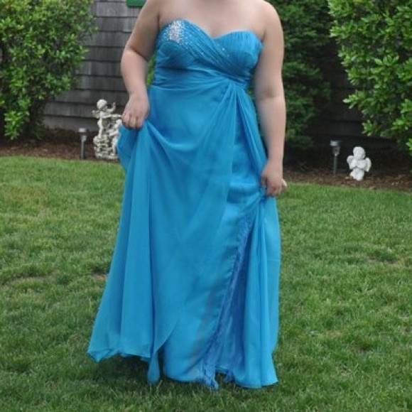 Cinderella Divine Prom Gown - Picture 2 of 4