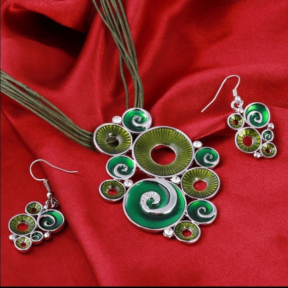 Green rope statement set