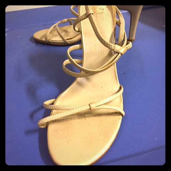 Heals - Picture 1 of 2