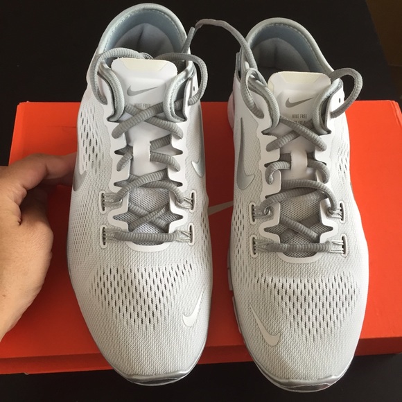 Nike WOMENS free 5.0 silver metallic Sz 7.5 new - Picture 2 of 4