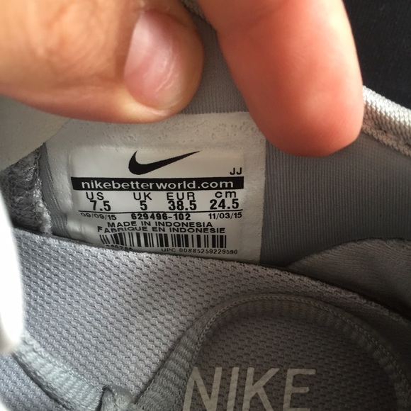 Nike WOMENS free 5.0 silver metallic Sz 7.5 new - Picture 4 of 4