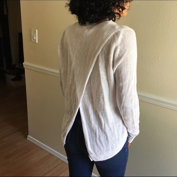 ❌❌SOLD❌❌Beautiful mesh light sweater - Picture 2 of 4