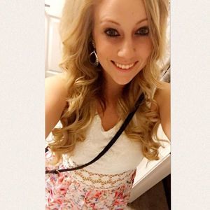 Meet your Posher, Courtney