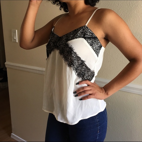 ❌❌SOLD❌❌ Off white camisole with black lace - Picture 2 of 4