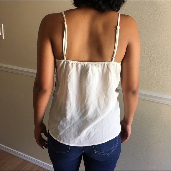 ❌❌SOLD❌❌ Off white camisole with black lace - Picture 4 of 4