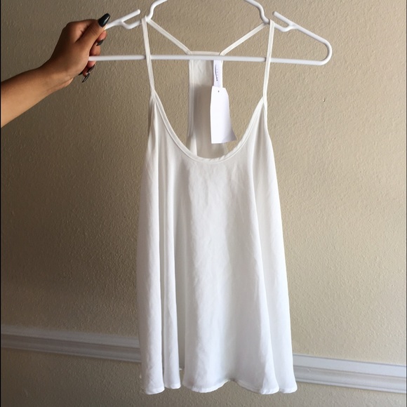 ❌❌SOLD❌❌ Light white tank - Picture 3 of 4