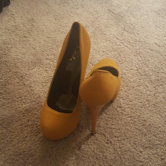 Shoes - Picture 2 of 4