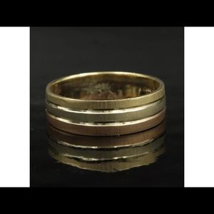 14K Yellow Gold Ring 3.53 Grams Of Gold Size 8.75