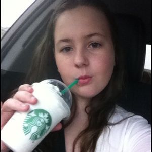 Meet your Posher, Emilee