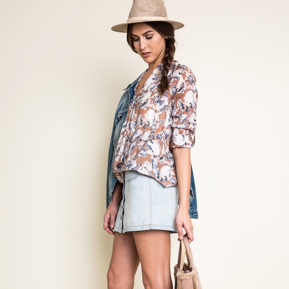 Floral Envelope Blouse - Picture 2 of 4