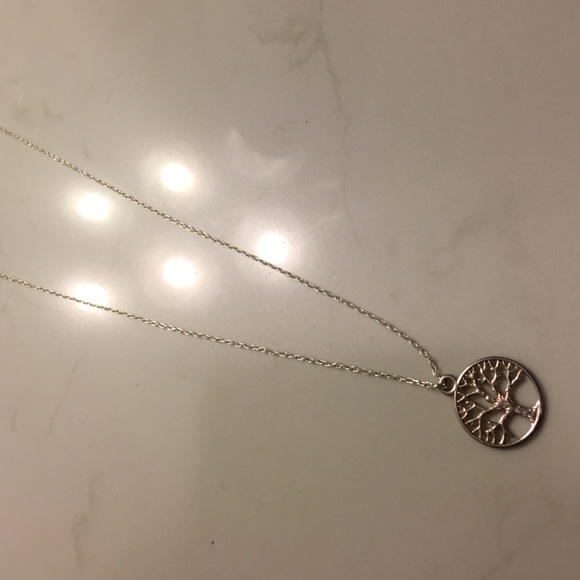 pendant necklace