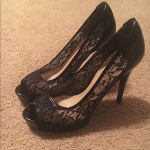 Guess lace pumps size 8