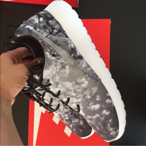 NIKE AUTHENTIC CHERRY BLOSOM WOLF GREY NEW - Picture 3 of 4