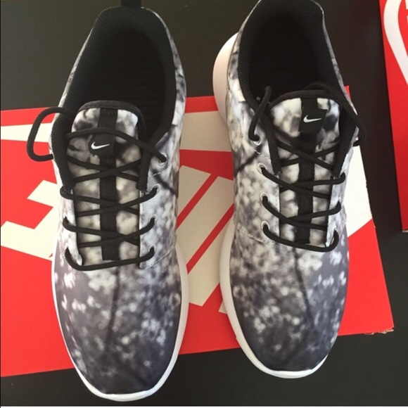 NIKE AUTHENTIC CHERRY BLOSOM WOLF GREY NEW - Picture 4 of 4