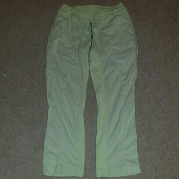 LULULEMON  Lime street to studio crops