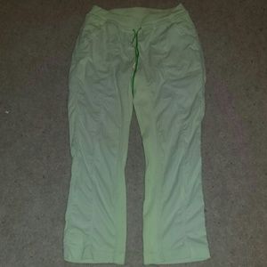 LULULEMON  Lime street to studio crops