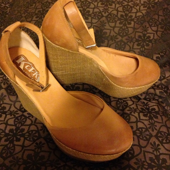 Cute wedges! Great for spring.
