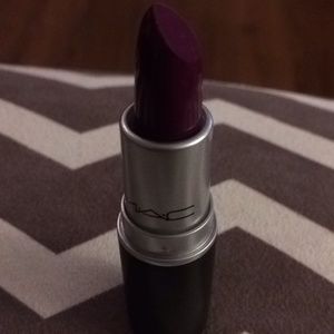 MAC Lipstick-Riveting Rose
