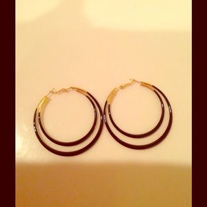 Black and gold earring