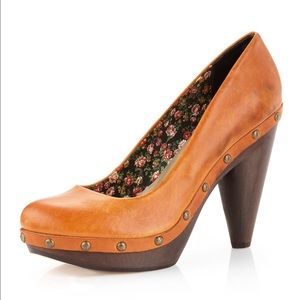Seychelles Brown Platform Pump
