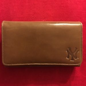 NWOT New York Yankees mini clutch wallet