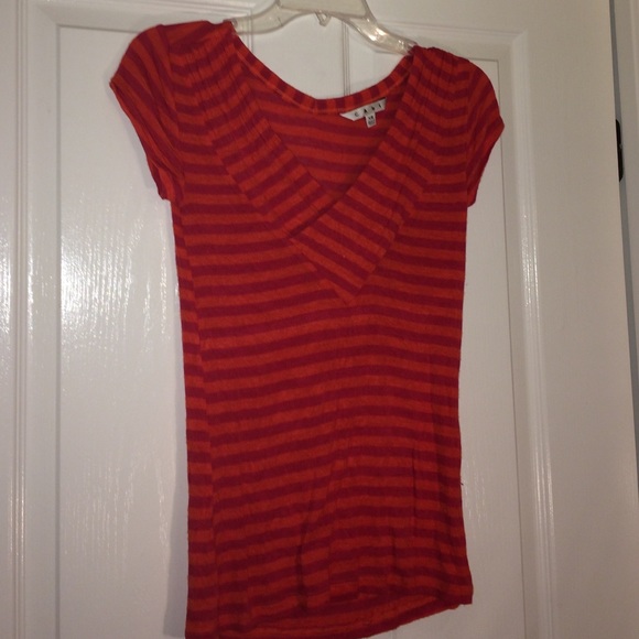 CAbi. #749 Wide V-Tee. Vintage.