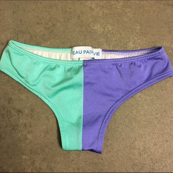 Australian cheeky bottoms