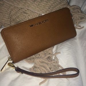Michael Kors Jet Set Travel Wallet Wristlet